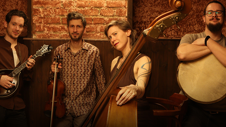 Na Plumlov míří i písničkářka Loes van Schaijk z Nizozemska