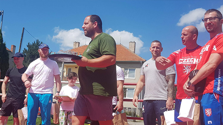 V přebohaté tombole byl srnec, kýta divočáka nebo různé vodky