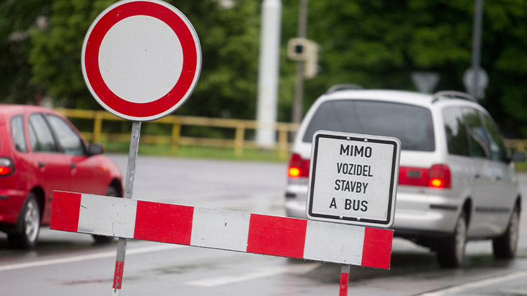 Uzavírka v Kostelecké