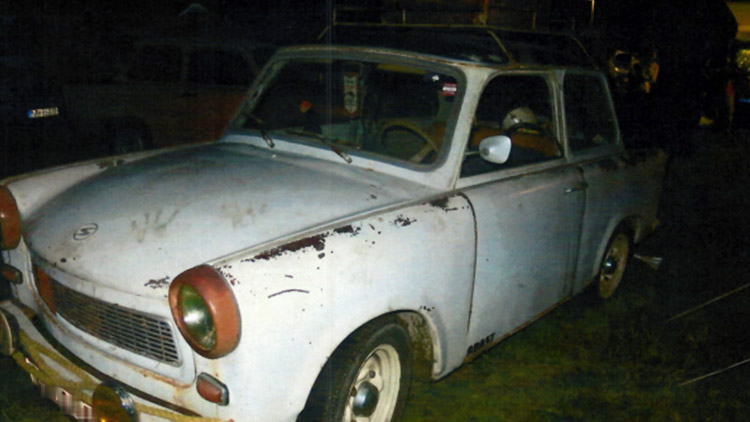 Opilý šofér v trabantu...