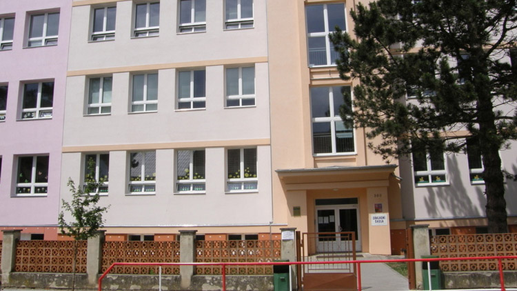 Miliony na výuku robotiky