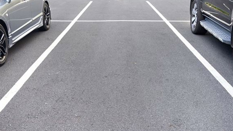 Parkoviště se již staví