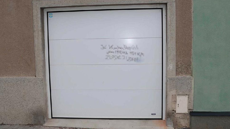 Vandal po sobě zanechal škodu za tisíce