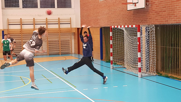 SOKOL II ROZBOMBARDOVAL HUSTOPEČE O 19 GÓLŮ!