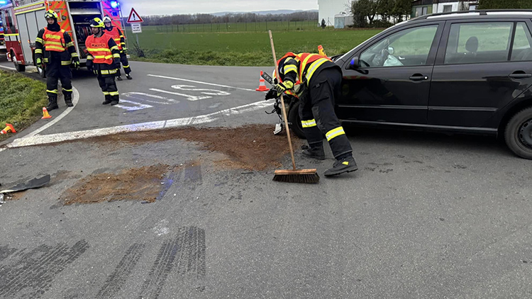 Škodovka skončila v poli