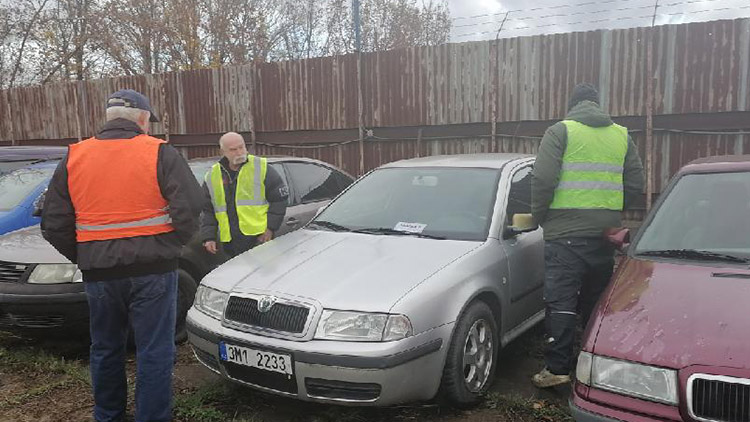 O dražená auta bojovalo jedenáct zájemců!