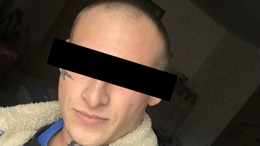 Chlapy mlátil, děvčata poplival