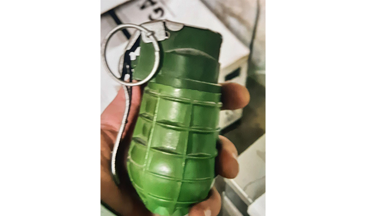 V bytě nechal granát!