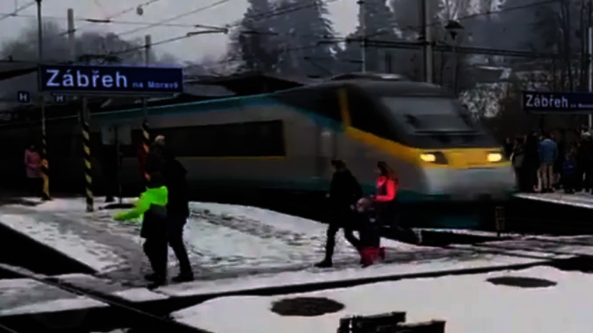 Těsně unikli před Pendolinem... BYLI TO PROSTĚJOVÁCI!