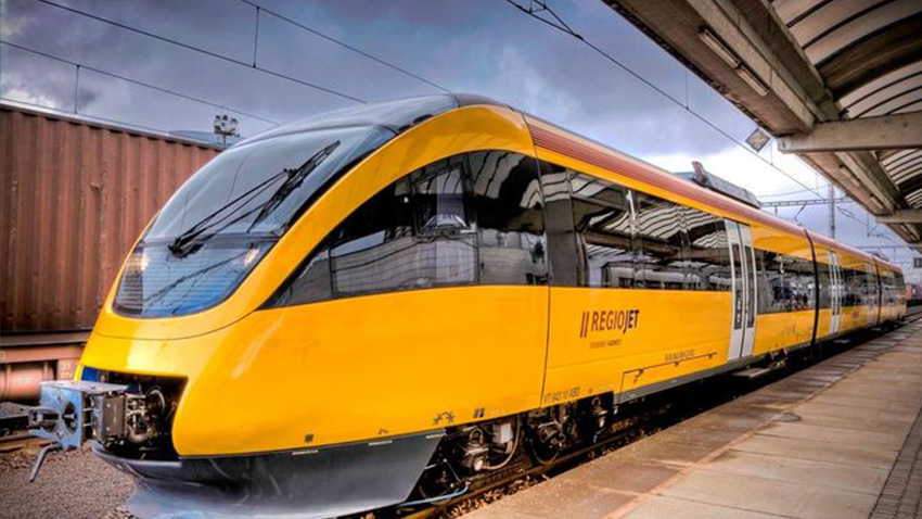 Jedenáct a půl hodiny ve vlaku! Kdo to má?