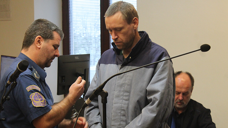 AKTUALIZOVÁNO: ZMRZAČIL VLASTNÍ BABIČKU!