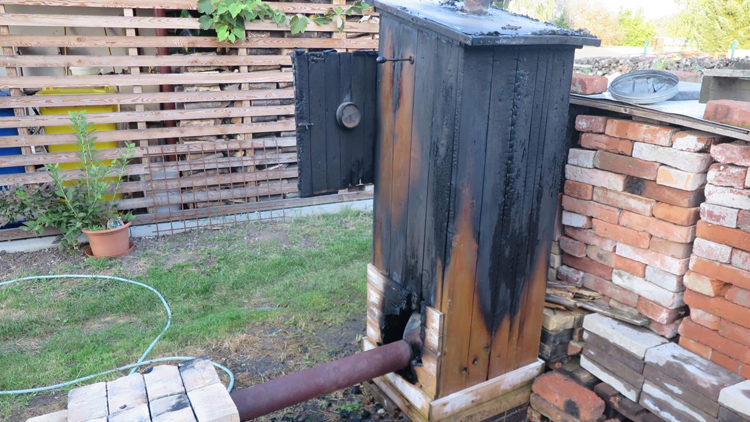 HASIČI RADÍ: V okolí udírny neskladujte palivové dřevo