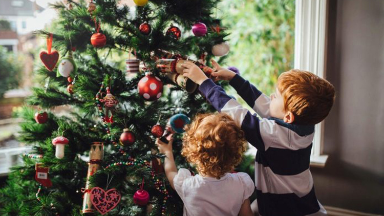 Víte vůbec, proč se zdobí vánoční stromeček?