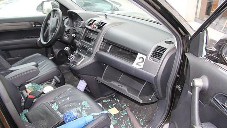 Neděle přála vykradačům aut