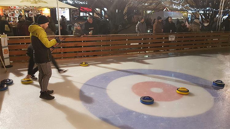Hanácké curling si tentokrát zahrálo osmnáct družstev