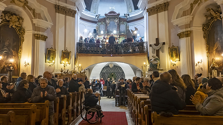 Benefiční koncert  rozezněl kostel v Jesenci