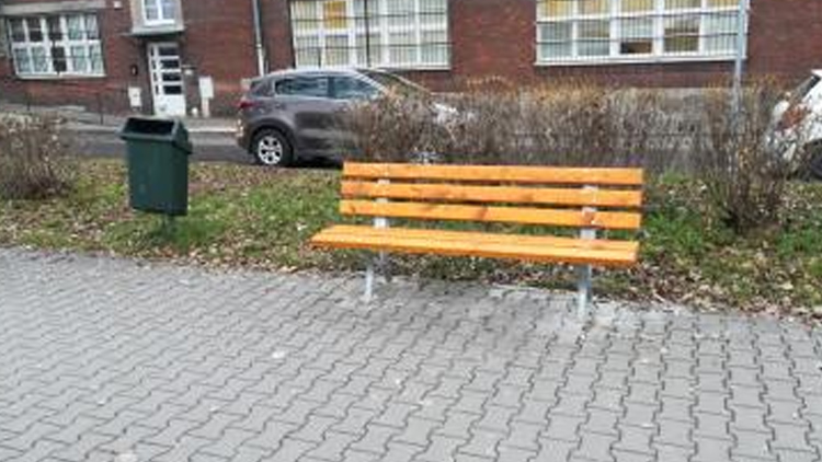 Lavičky nechali vyměnit