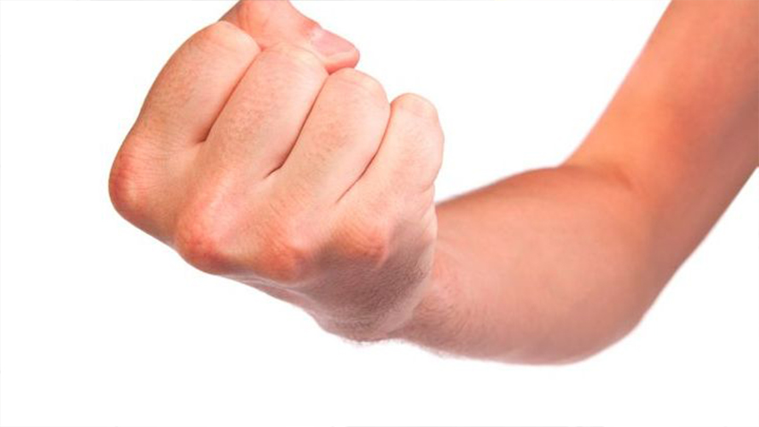 O Vánocích dostal pěstí