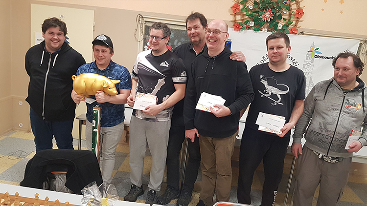 Šachový turnaj O zlaté prasátko ovládl Vojtěch Plát