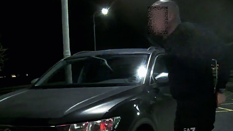 Celníci lapili muže bez řidičáku a s autem „plným“ drog