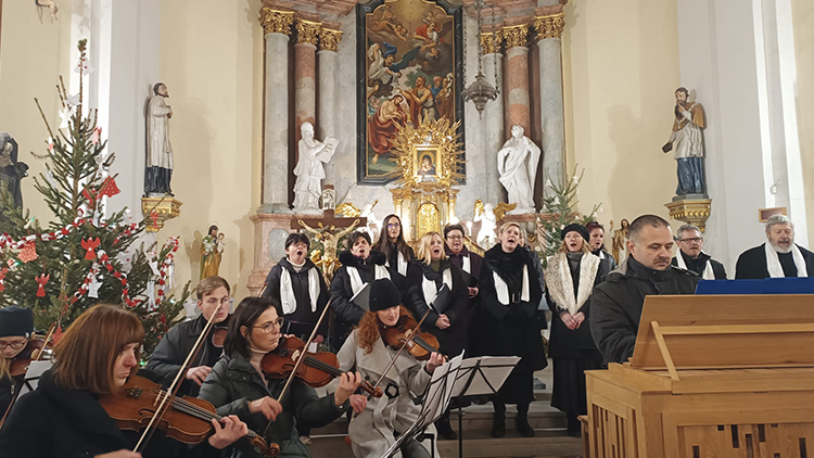 Benefiční Tříkrálový koncert v Určicích bavil