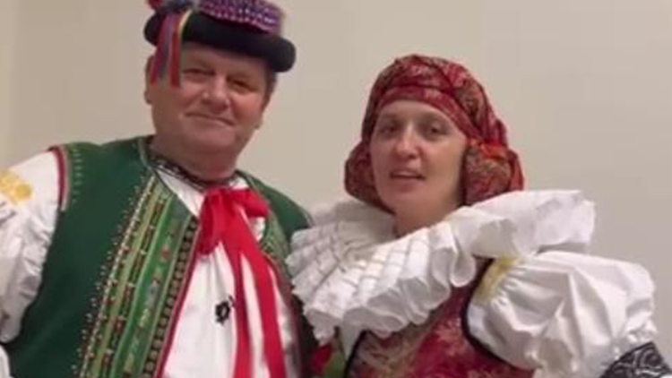 Hanácké bál v Kostelci  PŘILÁKAL I HAVAJANY