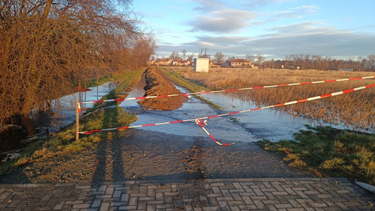 Pozemky u Domamyslic zaplavila voda