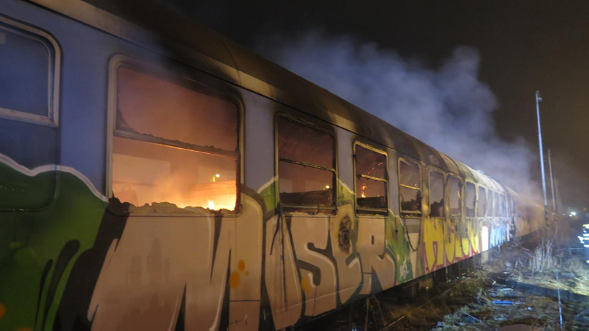 Na nádraží hořely dva vagóny
