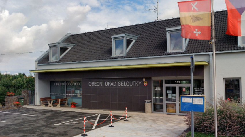 Nová cesta i osvětlení