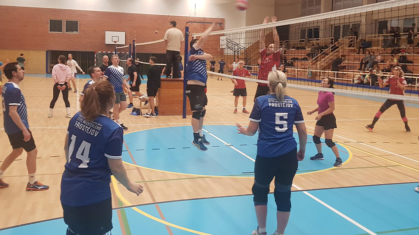 Vánoční volejbalový turnaj RG a ZŠ Otto Wichterleho s rekordem