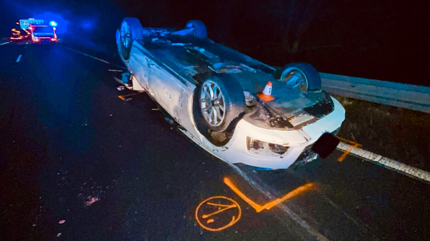 Usnula a převrátila audinu na střechu