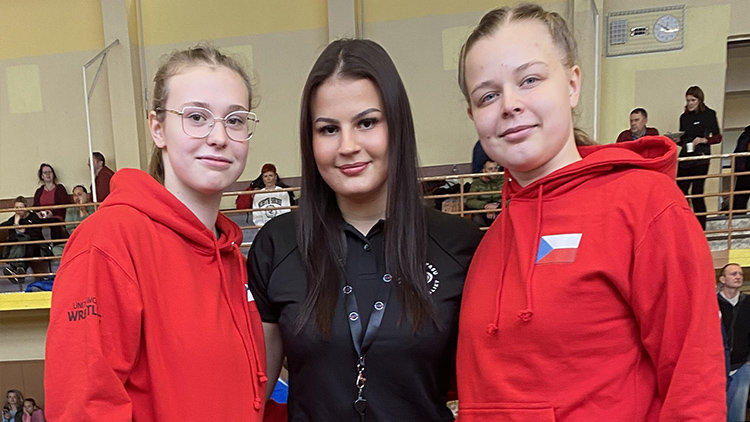 V Jablunkově reprezentovala čechovický zápas  tři děvčata, zpátky domů přivezla zlato a stříbro