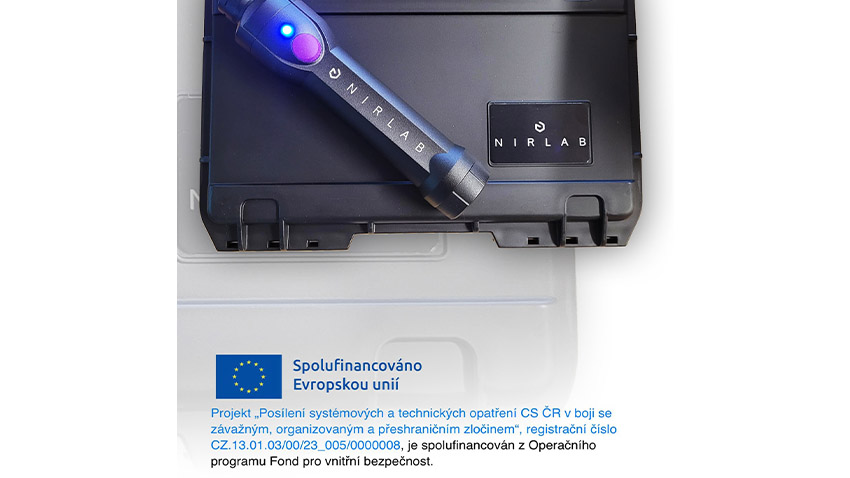 Celníci nově odhalují drogy pomocí NIR spektrometru