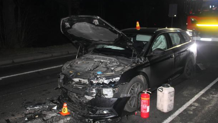 Spletl si brzdu s plynem a napálil do náklaďáku