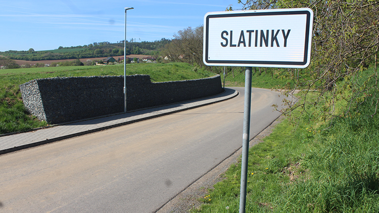 Stíny minulosti 25: Ve Slatinkách stále nevědí,  o kolik je okradla silniční mafie