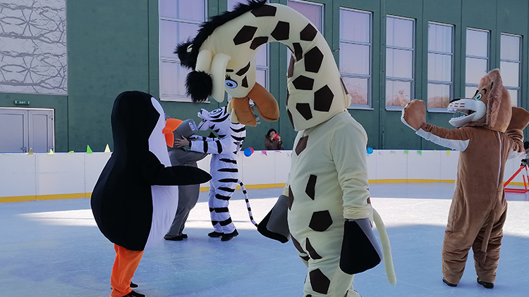 Po němčickém ledě  se proháněla žirafa i žralok