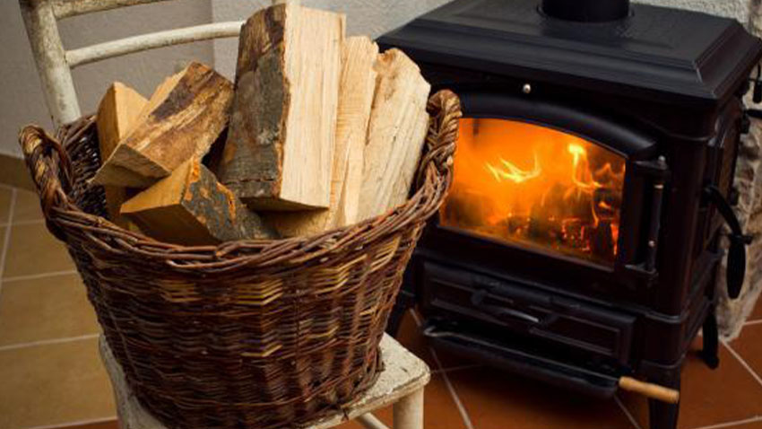 Správný výběr dřeva pro krb