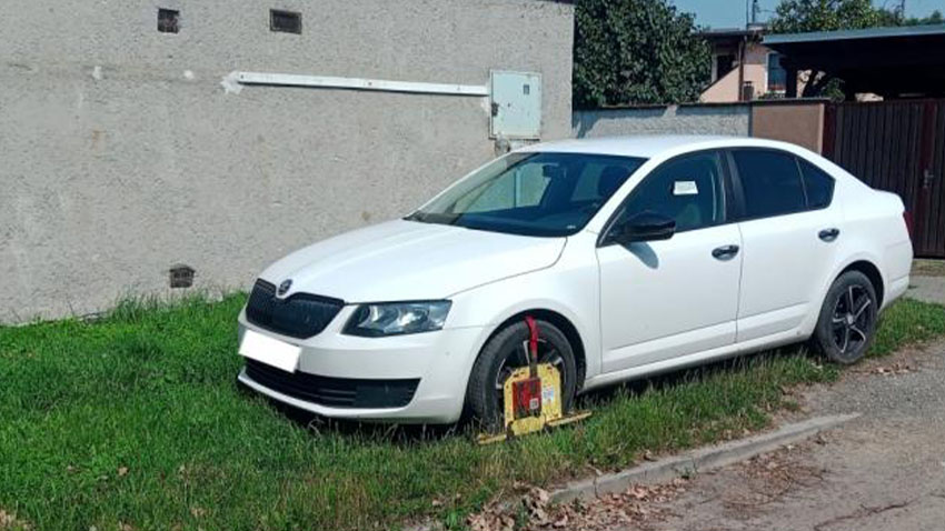 Nezabírejte veřejná prostranství svými auty!