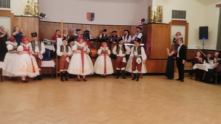 Rotary Club představil schránku věnovanou Wolkerovi