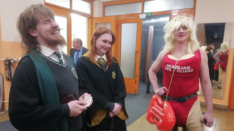 Masky zaplnily smržickou sokolovnu