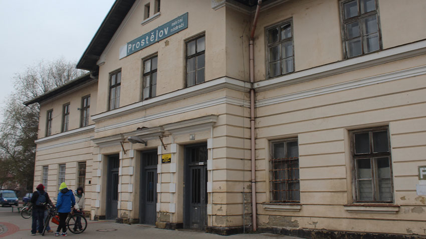 Pokud město získá budovu místního nádraží, mohl by se sem z Vrahovic přestěhovat zvláštní útvar Policie ČR. Foto: archiv Večerníku  Místní nádraží obsadí POLICIE?