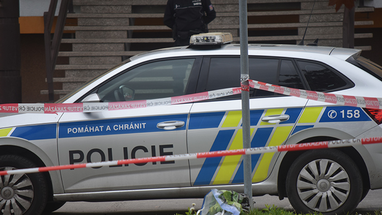 Foto Michal Kadlec Na policii přivezl autobusem  igelitku plnou granátů...