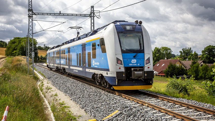 Ilustrační foto internet Rychlíky proložené spěšnými vlaky