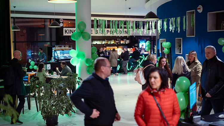 Titulek  Kino Metro uctilo  svátek svatého Patrika