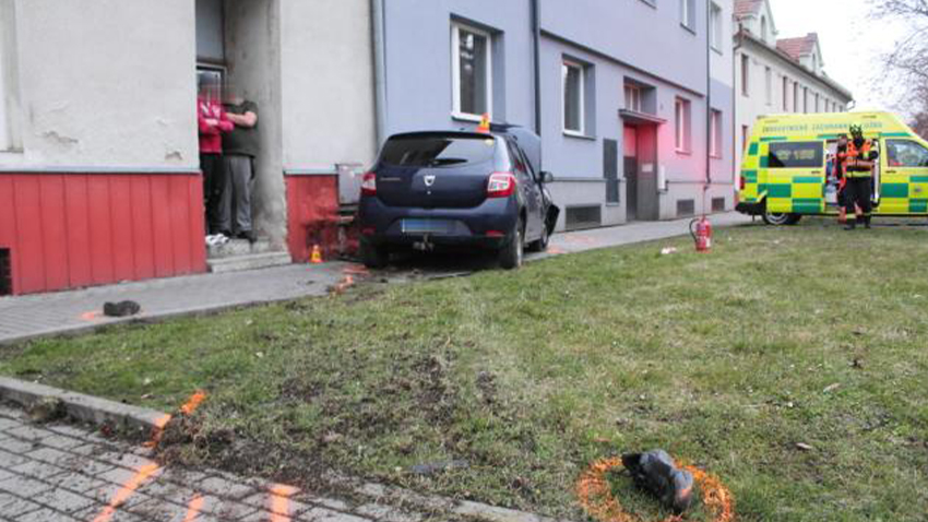 Sraženého cyklistu transportoval do nemocnice vrtulník