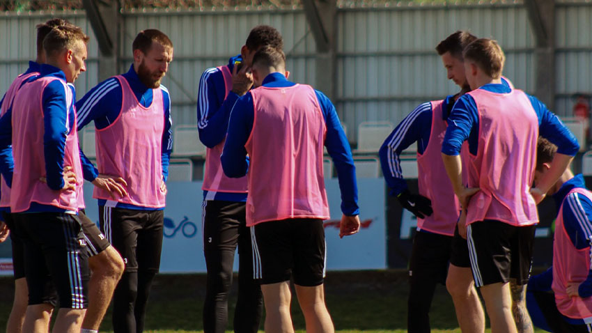 Fotbalisté Prostějova během pauzy dobíjeli baterky