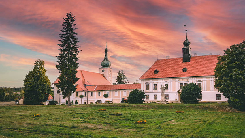 Ilustrační foto internet Pustí se do fasády zámku