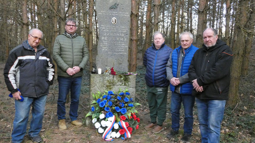 Zdětínští uctili památku J. Peterky, gestapo ho v lesích mučilo a popravilo