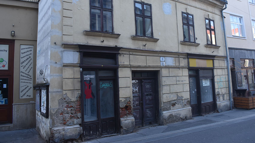 Dům na „Kravařce“ se rozpadá před očima