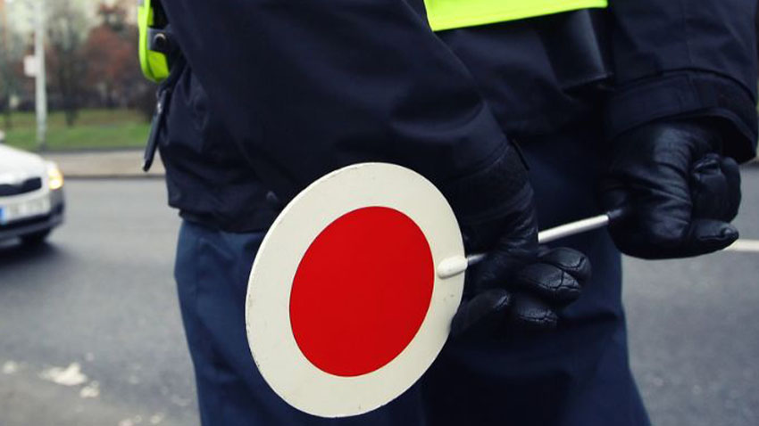 Vydával se za bratra